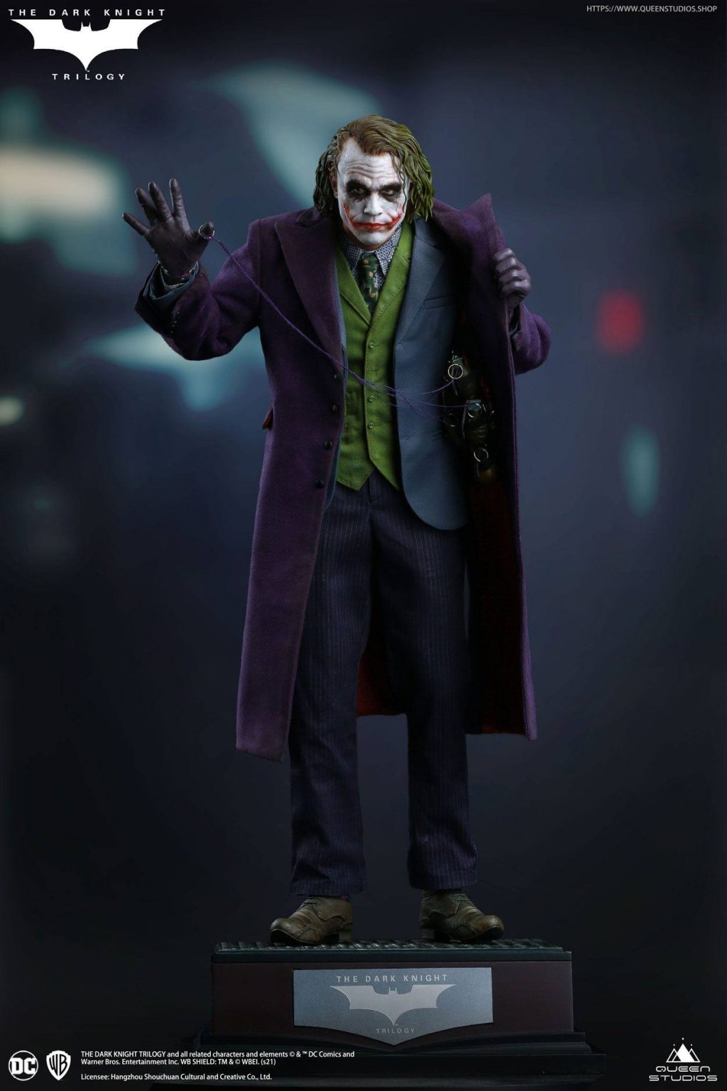 the dark knight joker statue