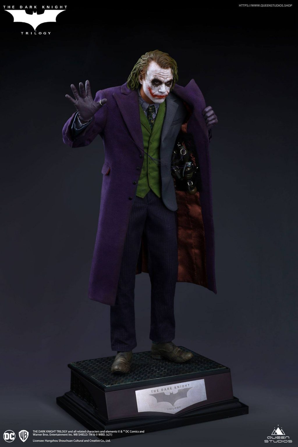the dark knight joker statue