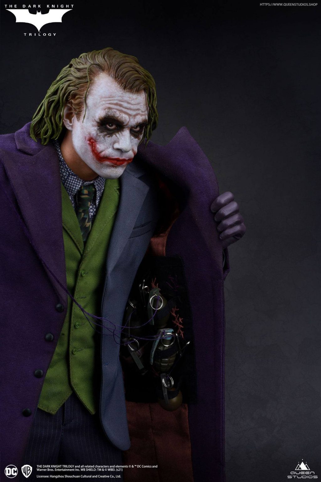 joker the dark knight statue